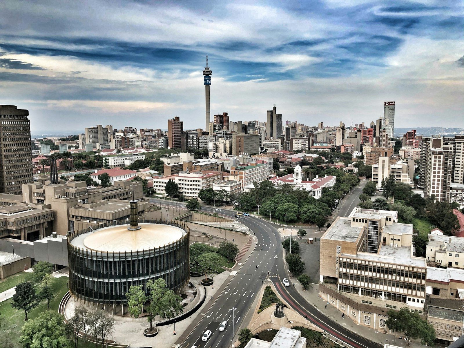Central Johannesburg seen from above: office blocks, avenues and the city tower